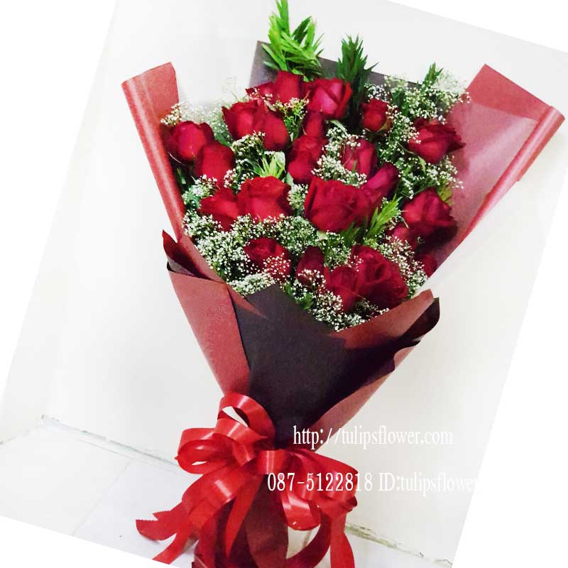 ช่อดอกไม้สด ช่อดอกไม้ บริการจัดดอกไม้ในราคาหน้าร้านเริ่มต้นที่ 1000 บาท ช่อดอกไม้สด  พวงหรีด - ช่อดอกกุหลาบแดง Vd 9913